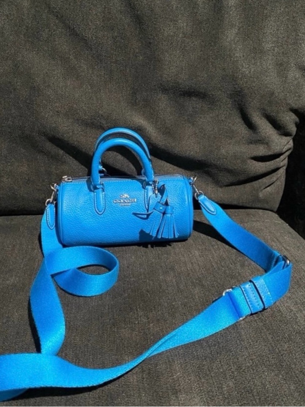 *SOLD*  NWT Coach Electric Blue Pebbled Leather Mini Barrel Bag with Tassel - Picture 2 of 3